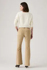 Pantalón de corduroy color beige, de tiro alto y corte flare.