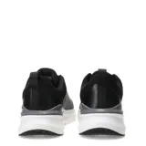 Championes deportivos Umbro modelo Lyro, con capellada de tejido técnico en combinación de colores negro y gris. Presenta el logo de la marca en el lateral, cierre con cordones y suela de goma blanca con refuerzo negro en la puntera.