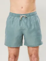 Short de baño azul marino con cintura elástica y cordón ajustable.