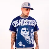 Remera azul de corte oversize, con estampa fotográfica de Michael Jackson y tipografía grande con brillos en el pecho.