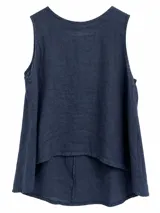 Musculosa azul marino con escote redondo, diseño sin mangas y corte asimétrico más largo en la parte trasera.