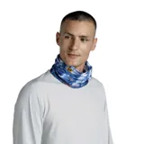 Cuello multifuncional Buff Coolnet Uv® con estampado abstracto en tonos azules y detalles en naranja.