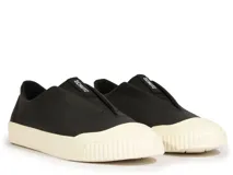 Sneaker tipo slip-on de la marca Schutz, color negro con puntera y suela de goma en color blanco. Presenta una banda elástica central con el logo de la marca.