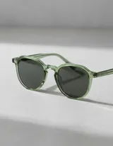 Lentes de sol unisex de forma geométrica, con armazón verde y lentes verdes polarizadas con protección UV 400.