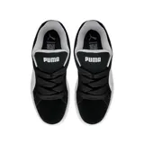 Championes Puma modelo Park Lifestyle Easy, de diseño urbano en color negro con detalles en blanco. Confeccionados en gamuza con la icónica franja lateral de la marca y suela de goma resistente.