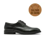 Zapato de vestir tipo derby para hombre, confeccionado en cuero negro con acabado liso y texturizado en la puntera. Presenta cordones al tono y suela de goma resistente.