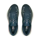 Championes deportivos Puma modelo Redeem Profoam, color azul marino con suela blanca y logo en tono rosado. Presentan una estructura de malla transpirable y cierre con cordones.