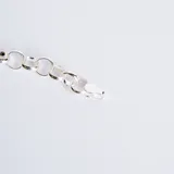 Pulsera de eslabones tipo rolo fabricada en plata 925, con acabado brillante.