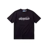 Camiseta Off-White de corte oversize en color negro, con diseño de cuello redondo y mangas cortas. Presenta un estampado frontal con el logotipo de la marca entrelazado con motivos florales en color blanco.