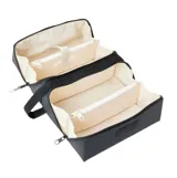 Neceser de viaje Rip Curl Weekend Travel, color negro, con doble compartimento con cierre y asa lateral. Incluye logo de la marca en el frente.