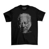 Remera negra de algodón con estampado frontal en escala de grises que representa el rostro del actor Morgan Freeman.