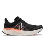 Championes de running New Balance Fresh Foam X 1080v12, color negro con detalles en blanco y naranja.