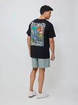 Remera negra de algodón con corte oversize y estampado frontal pequeño en blanco con el texto "Rusty Manira".