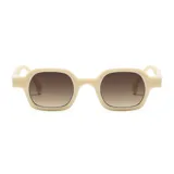 Lentes de sol con armazón de plástico reciclado color crema y cristales degradados en tono marrón. Diseño de forma geométrica con puente nasal definido.