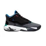 Championes de básquet Jordan Max Aura 4, con capellada gris y detalles en negro, azul, rojo y verde. Presentan entresuela blanca con cámara de aire visible y suela de goma.