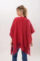 Ruana tejida artesanalmente en telar manual, color rojo, con hilado mecha de lana merino y acrílico.