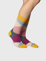 Medias de algodón multicolor con diseño geométrico de bloques de colores (amarillo, celeste, rosado, verde, fucsia y beige).