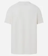 Remera de corte regular y manga corta, color celeste con textura vertical perforada y cuello redondo.