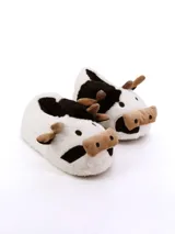 Pantuflas de peluche con diseño de vaca, en colores blanco, negro y marrón.