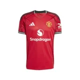 Camiseta de fútbol Adidas del Manchester United, modelo primera equipación temporada 25/26. Diseño rojo con detalles en negro y blanco en cuello y mangas. Incluye logo de Adidas, escudo del club y sponsor Snapdragon en el frente.