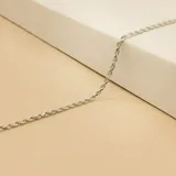 Pulsera de plata 925 con eslabones tipo cordón soga y cierre de mosquetón.