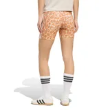 Short calza deportiva Adidas con estampado animal print en tonos naranja y beige, tiro alto y las clásicas tres tiras laterales.