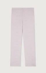 Pantalón de jogging lila con textura de tejido de punto, corte recto y tiro alto.