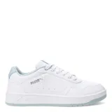 Championes Puma Court Classic blancos con detalles en color crema en la suela y el interior.