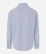 Camisa de vestir masculina de manga larga, confeccionada en tricolina con un sutil estampado de cuadros grid. Presenta cuello clásico, abotonadura frontal y puños con botones.