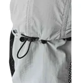 Gorro de surf Rip Curl color gris, con visera plana, solapa protectora para el cuello y barbiquejo ajustable.