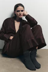 Calcetines altos de tejido de punto en mezcla de lana y cashmere, con acabado acanalado en el puño.