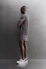 Camiseta de running Zara Athleticz confeccionada en tejido técnico semitransparente, ligero y elástico. Presenta cuello redondo, manga corta y bajo con aberturas laterales con acabados termofijados.