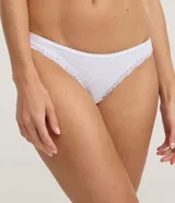 Kit de dos bombachas tipo bikini en microfibra, una blanca y una negra, ambas con encaje en los bordes. Tienen laterales medios y cintura elástica.