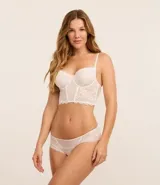 Bombacha boyshort de encaje floral color blanco, con forro de algodón.