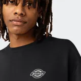 Buzo negro de cuello redondo con logo de Dickies bordado en el pecho.