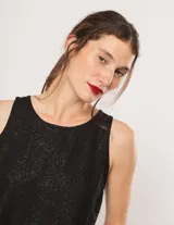 Musculosa blanca de lino con escote redondo y corte a la cadera.