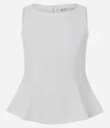 Blusa peplum sin mangas en sarga de algodón blanca, con escote redondo y diseño estructurado con volado amplio en el ruedo.
