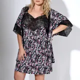 Camisón con estampado floral y puntilla negra en escote y mangas.
