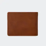 Billetera plegable color negro con el logo de Rip Curl grabado en relieve en el exterior.