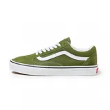 Championes Vans Old Skool color verde oliva, con diseño clásico de caña baja, paneles laterales de lona y refuerzos de gamuza en puntera y talón. Presenta la icónica banda lateral blanca, cordones blancos y suela de goma vulcanizada con la clásica franja negra.