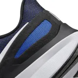 Championes de running Nike Air Zoom Structure 25, color negro con detalles en azul y blanco. Presentan tecnología Air Zoom en la suela para mayor amortiguación y soporte.