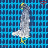 Pañuelo cuadrado con estampa artística que presenta un gallo dibujado con trazos estilo boceto sobre un fondo de patrón de puntos ovalados en tonos azules.