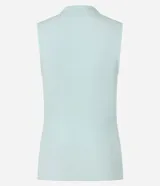 Blusa sin mangas de viscosa color salmón, con cuello alto y diseño ajustado de textura acanalada.