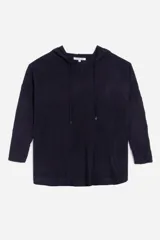 Sweater azul marino de tejido de punto fino, corte holgado, mangas 3/4 y capucha con cordón ajustable.