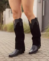 Botas altas negras de cuero, con diseño de caña desmontable de gamuza, punta fina y taco cuadrado bajo estilo texano.