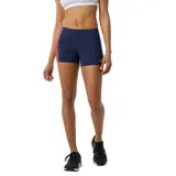 Calza corta de running azul marino con una franja vertical naranja y blanca en el lateral.