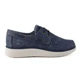 Zapato casual tipo náutico Hanker de color azul marino, confeccionado en denim con cordones, ojalillos metálicos y suela blanca.