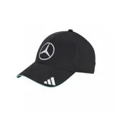 Gorro Adidas negro con visera curva y logo de Mercedes Benz bordado en blanco en el frente. Tiene el logo de Adidas bordado en blanco en la visera y una línea turquesa en el borde de la visera.
