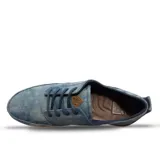 Championes Reef de tela color celeste con efecto tie-dye, cordones y suela blanca.