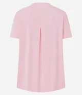 Remera deportiva de manga corta y cuello redondo, confeccionada en tejido técnico de poliamida y elastano. Presenta un diseño liso con costuras laterales y un detalle de recorte en la espalda, ideal para actividades físicas por su ligereza y capacidad de secado rápido.